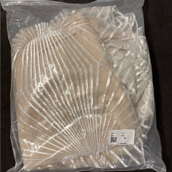 Lemalaya Vela dress, short. - Picture 4 of 4